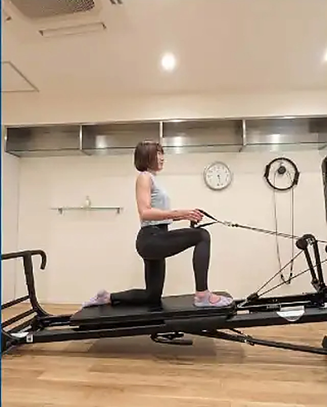 グライドボードの上で体幹を使うトレーニング